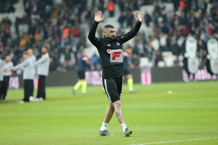Burak Yılmaz Beşiktaş taraftarıyla barıştı Büyük destek...