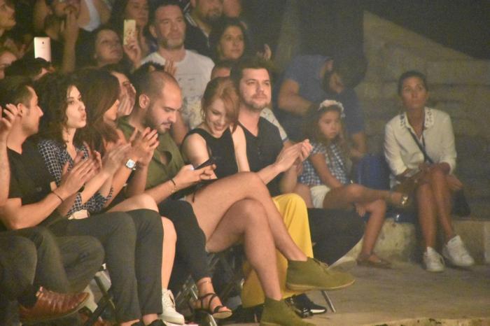Burcu Kıratlıdan dans şov