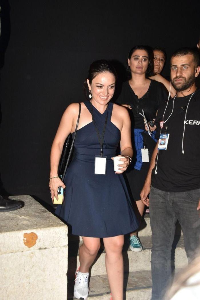 Burcu Kıratlıdan dans şov