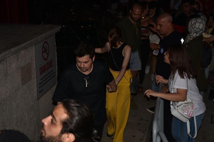 Burcu Kıratlıdan dans şov