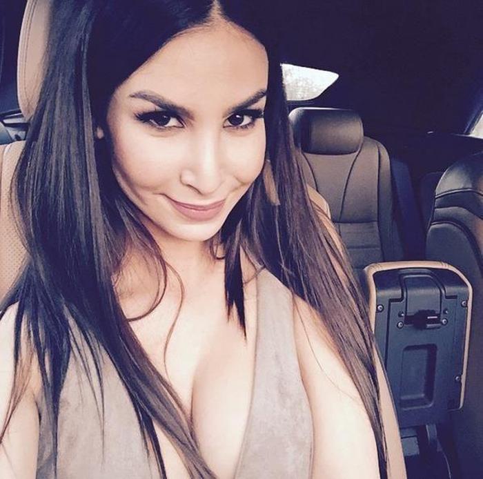 Playboyun Türk güzeli yeşil sahada