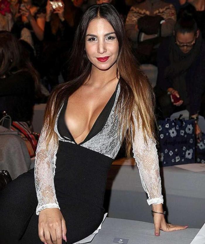 Playboyun Türk güzeli yeşil sahada