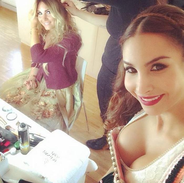 Playboyun Türk güzeli yeşil sahada