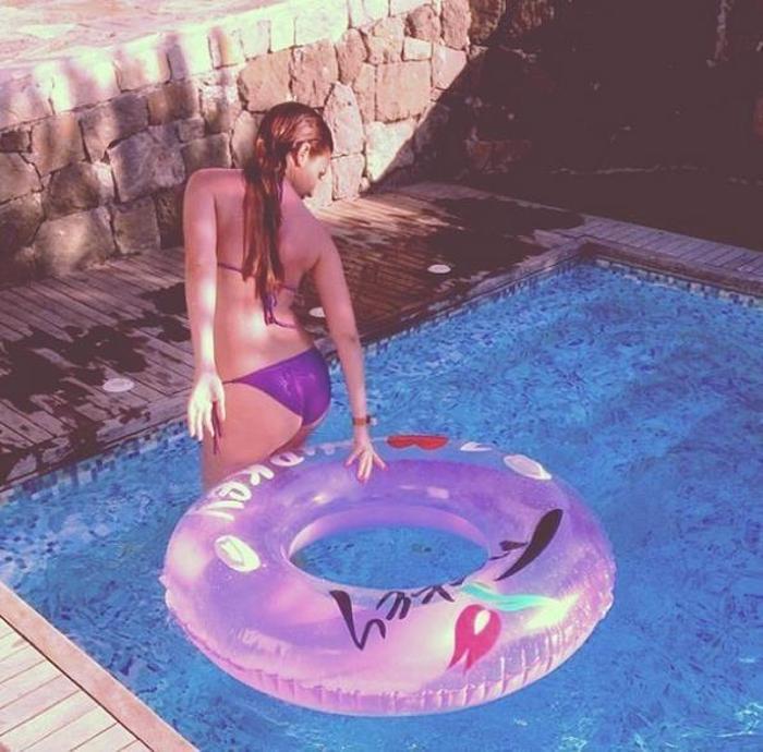 Playboyun Türk güzeli yeşil sahada