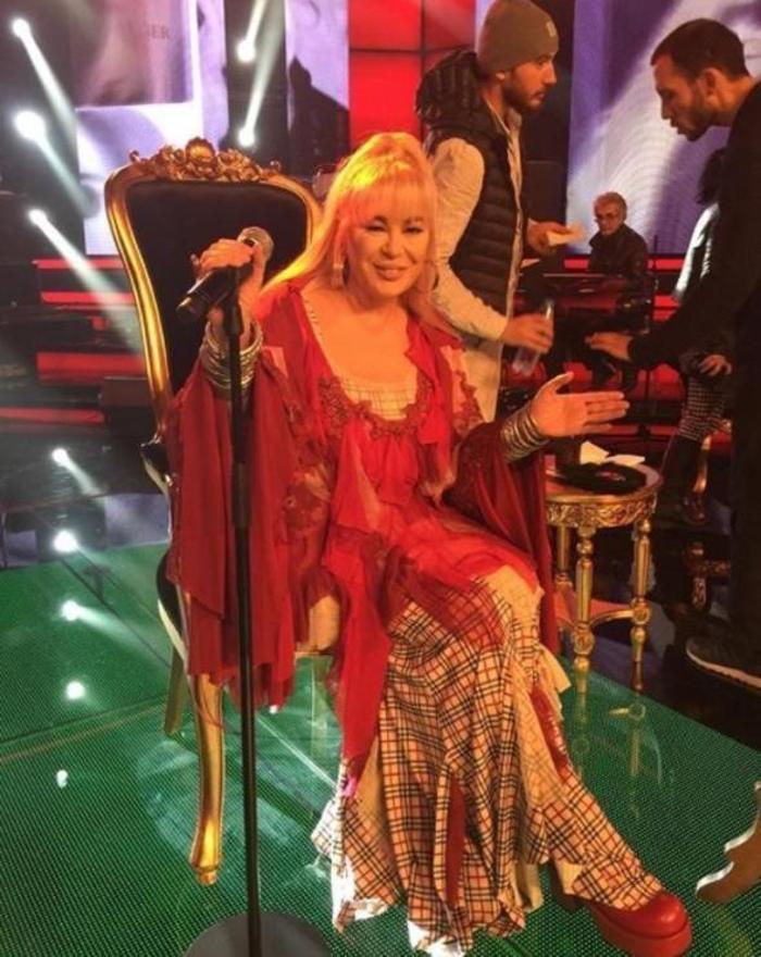 Zerrin Özer: Kız çocuğu evlenirken bakire olmalı