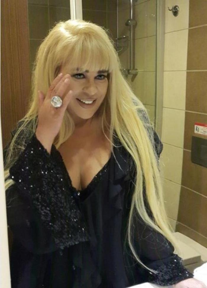 Zerrin Özer: Kız çocuğu evlenirken bakire olmalı