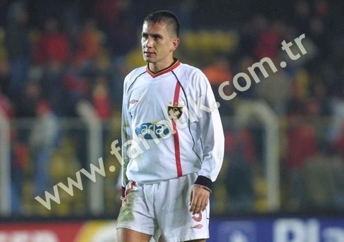 Emre Aşık