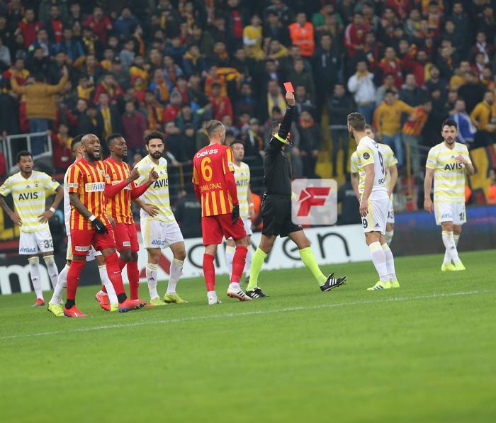 Kayserispor-Fenerbahçe maçında gerilim