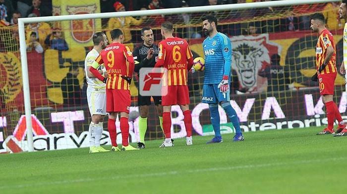 Kayserispor-Fenerbahçe maçında gerilim
