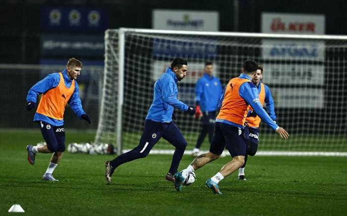 Son dakika Fenerbahçe haberi İsmail Kartal, Mesut Özili kadroya almadı İşte 2 neden...