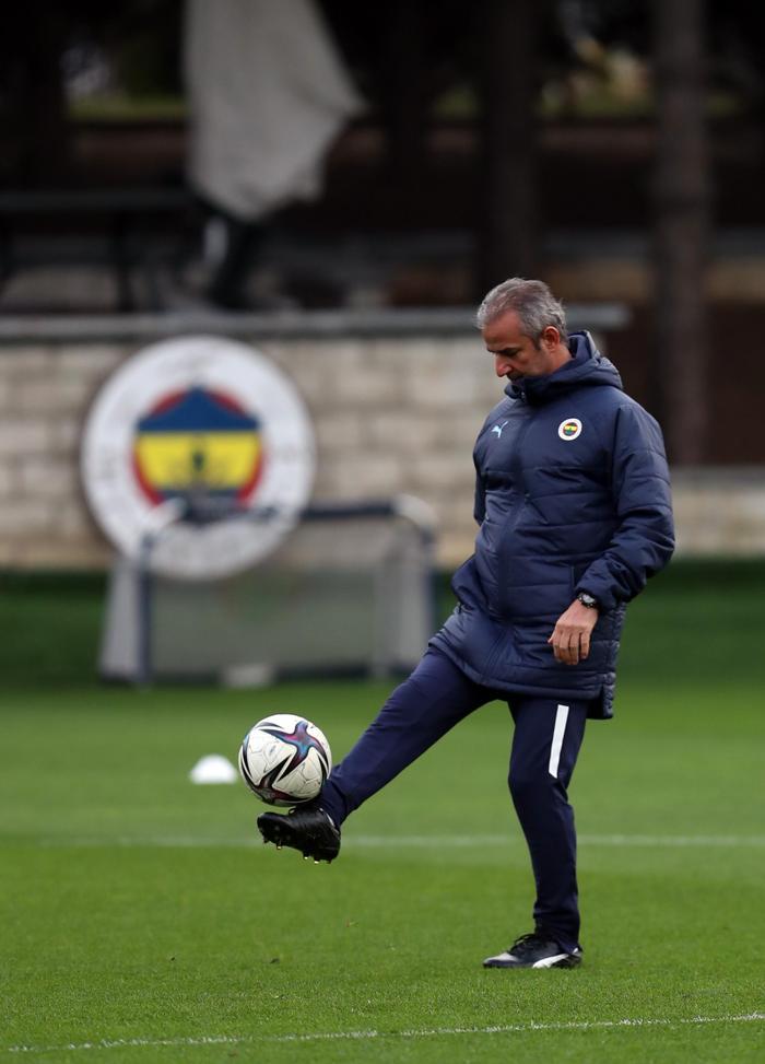 Son dakika Fenerbahçe haberi İsmail Kartal, Mesut Özili kadroya almadı İşte 2 neden...