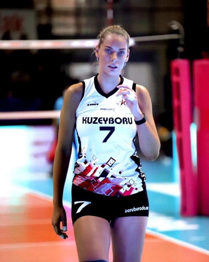Ukraynalı voleybolcu Olesia Rykhliuk: Savaş, diplomatik yollarla çözülmeli