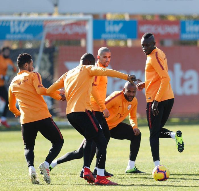 Galatasarayda Fatih Terim rotasyona gidiyor Fernando cezalı...