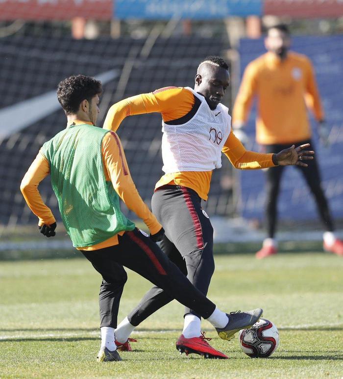Galatasarayda Fatih Terim rotasyona gidiyor Fernando cezalı...