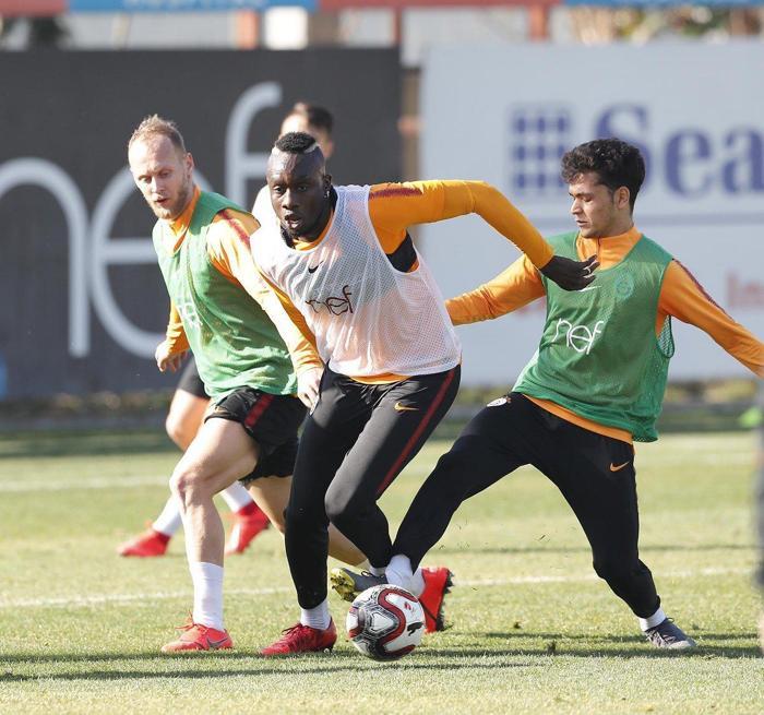 Galatasarayda Fatih Terim rotasyona gidiyor Fernando cezalı...