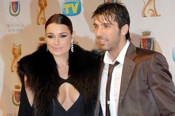 Alena Seredova eski eşi Gianluigi Buffonu bombaladı