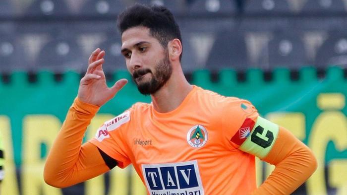 Emre Akbaba için 3 büyükler devrede