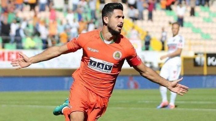 Emre Akbaba için 3 büyükler devrede