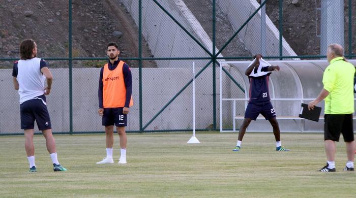 Emre Akbaba için 3 büyükler devrede