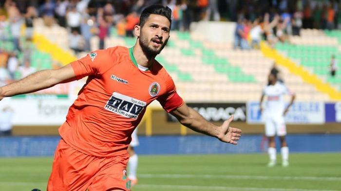 Emre Akbaba için 3 büyükler devrede