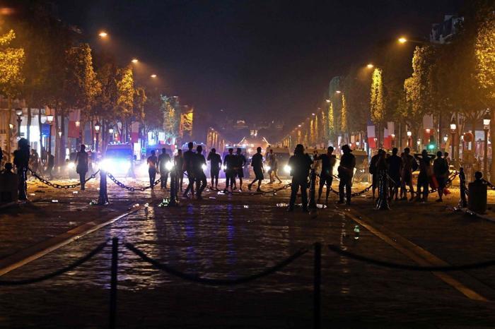 Fransa Dünya Kupasını kazandı, ülke kana bulandı