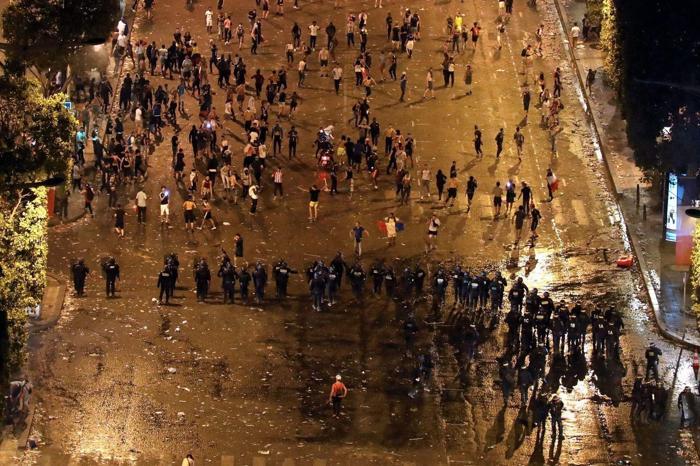 Fransa Dünya Kupasını kazandı, ülke kana bulandı
