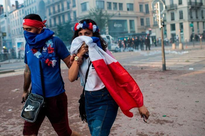 Fransa Dünya Kupasını kazandı, ülke kana bulandı