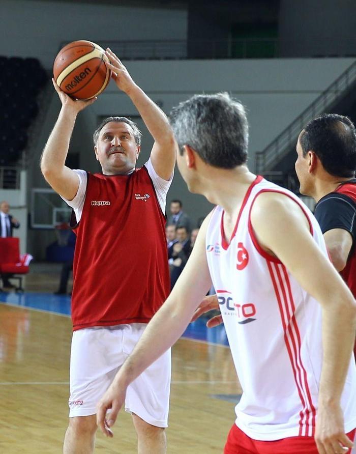 Bakan Bak’ın takımı maçtan galip ayrıldı