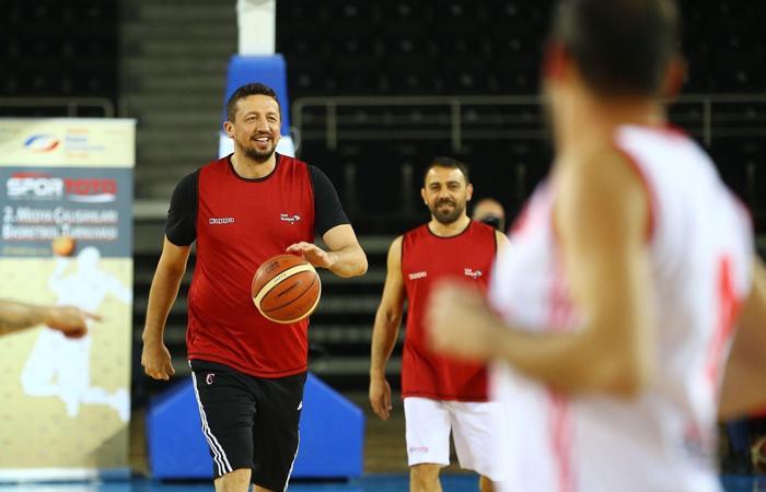 TBF Başkanı ve Başdanışman Hidayet Türkoğlu ise maçın başının biraz komik olduğuna dikkati çekerek şöyle konuştu: