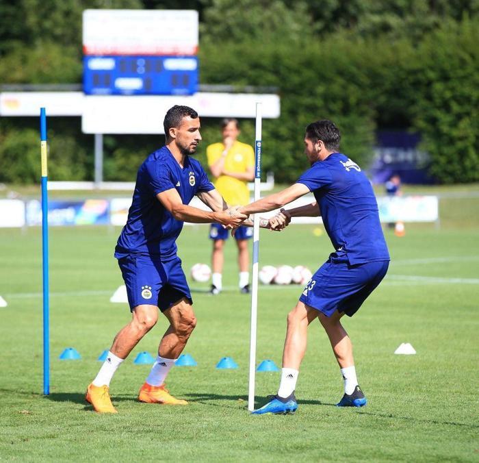 Phillip Cocu futbolcuların pestilini çıkardı