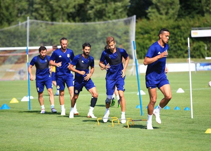 Phillip Cocu futbolcuların pestilini çıkardı