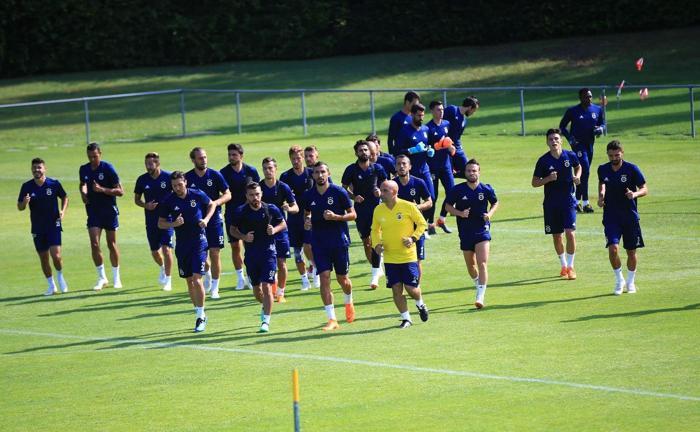 Phillip Cocu futbolcuların pestilini çıkardı