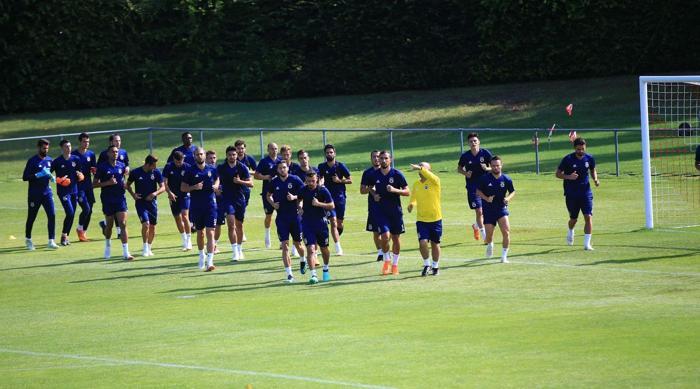 Phillip Cocu futbolcuların pestilini çıkardı