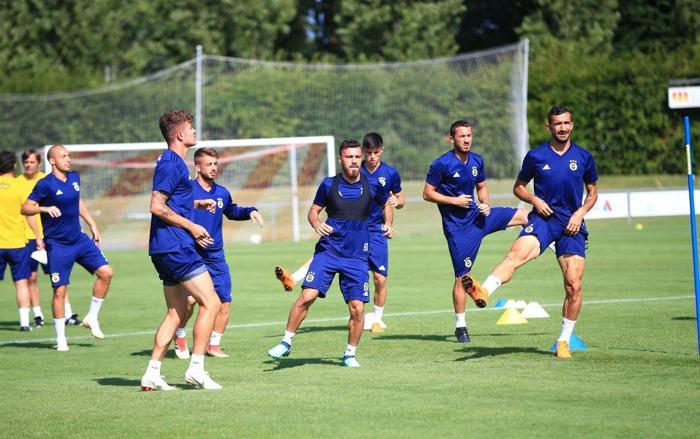 Phillip Cocu futbolcuların pestilini çıkardı