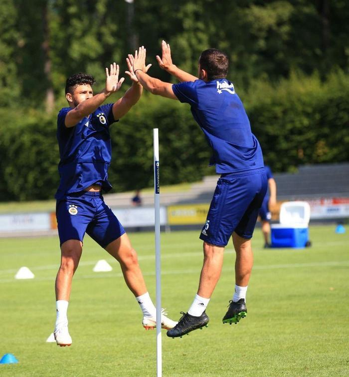 Phillip Cocu futbolcuların pestilini çıkardı