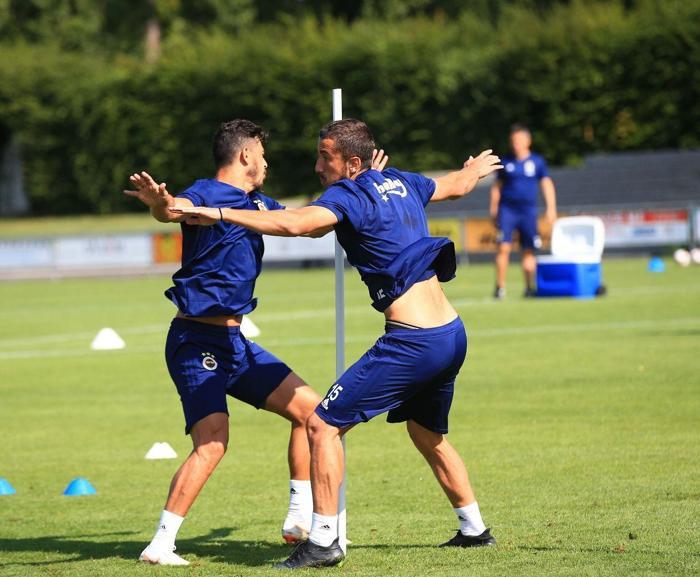Phillip Cocu futbolcuların pestilini çıkardı
