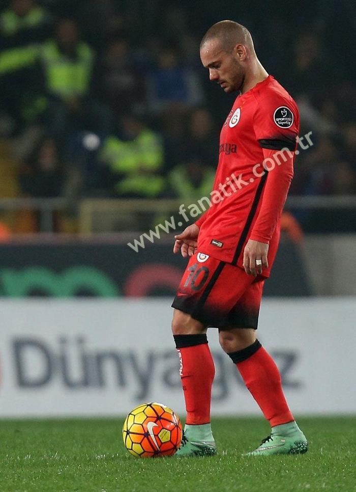 Sneijder resti çekti