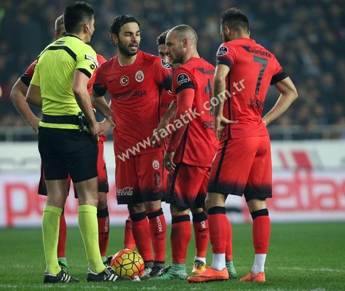 Sneijder resti çekti