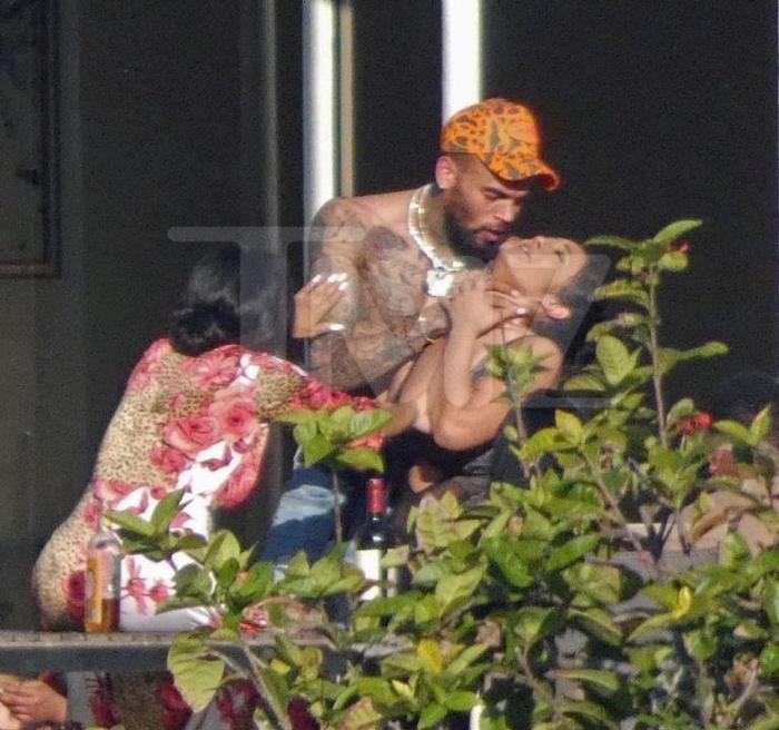 Chris Brown yine mi şiddet uyguladı