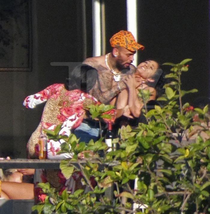 Chris Brown yine mi şiddet uyguladı