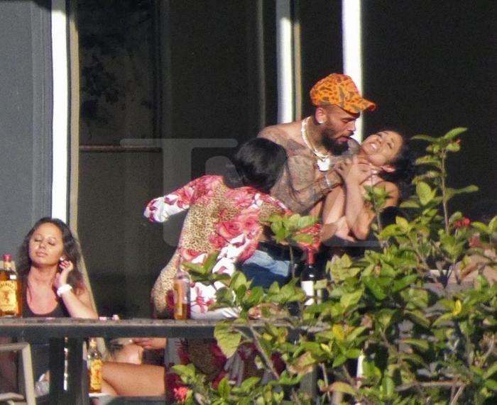 Chris Brown yine mi şiddet uyguladı