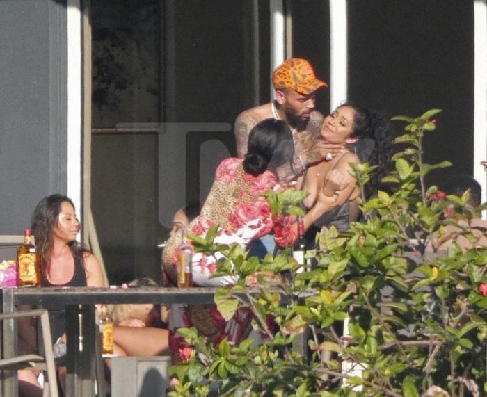 Chris Brown yine mi şiddet uyguladı