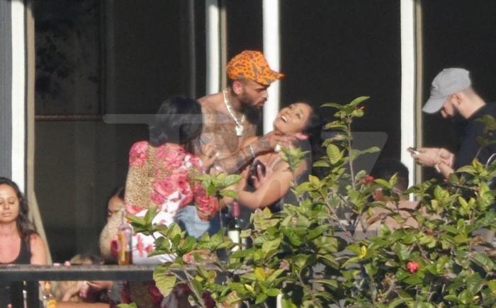 Chris Brown yine mi şiddet uyguladı