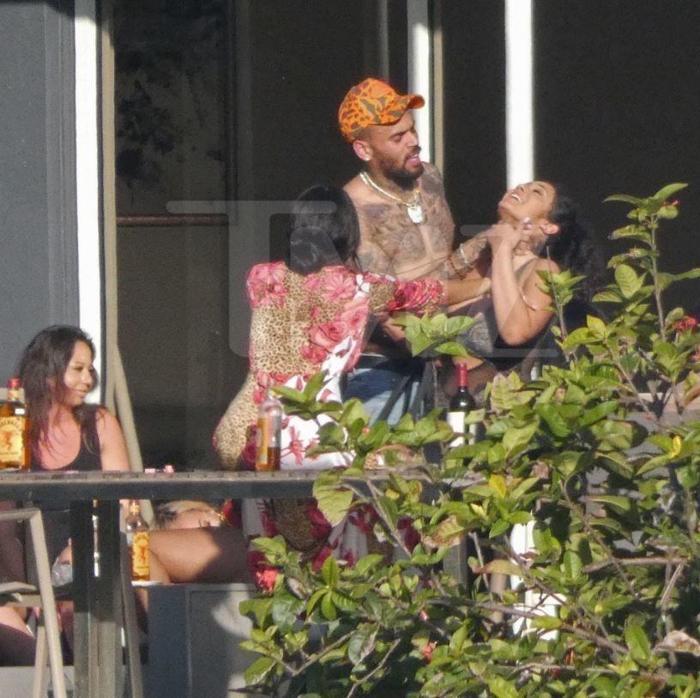 Chris Brown yine mi şiddet uyguladı
