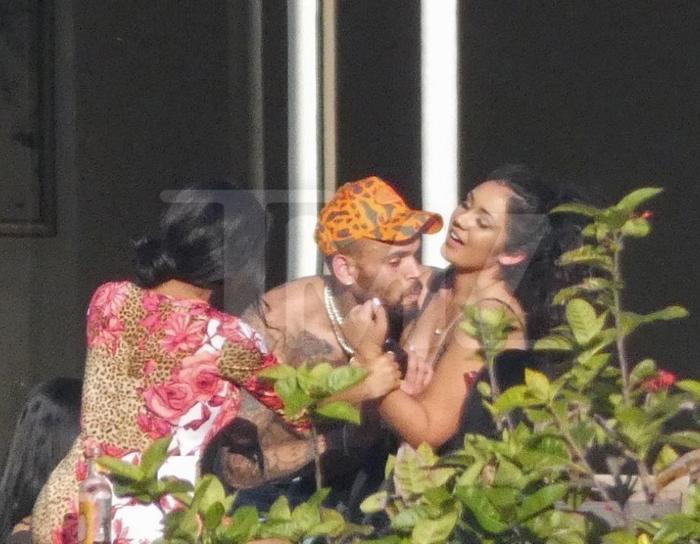 Chris Brown yine mi şiddet uyguladı