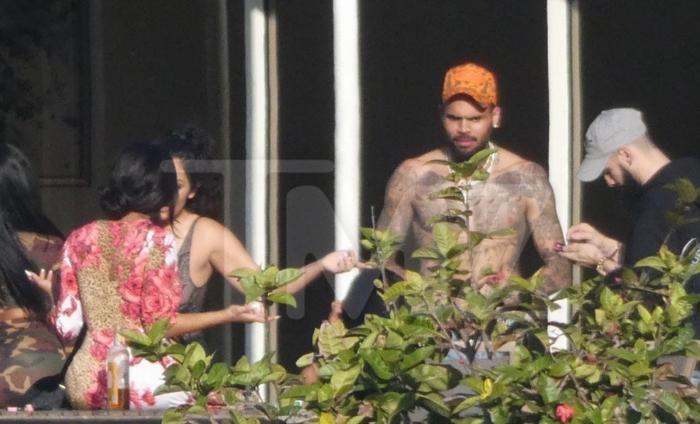 Chris Brown yine mi şiddet uyguladı