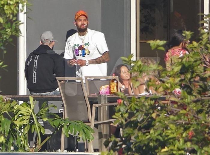 Chris Brown yine mi şiddet uyguladı