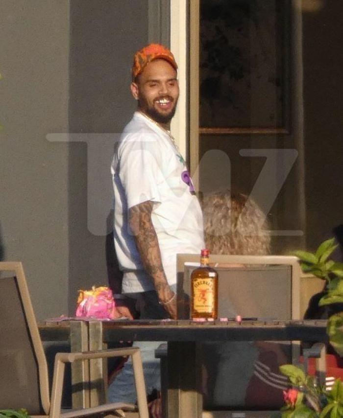 Chris Brown yine mi şiddet uyguladı