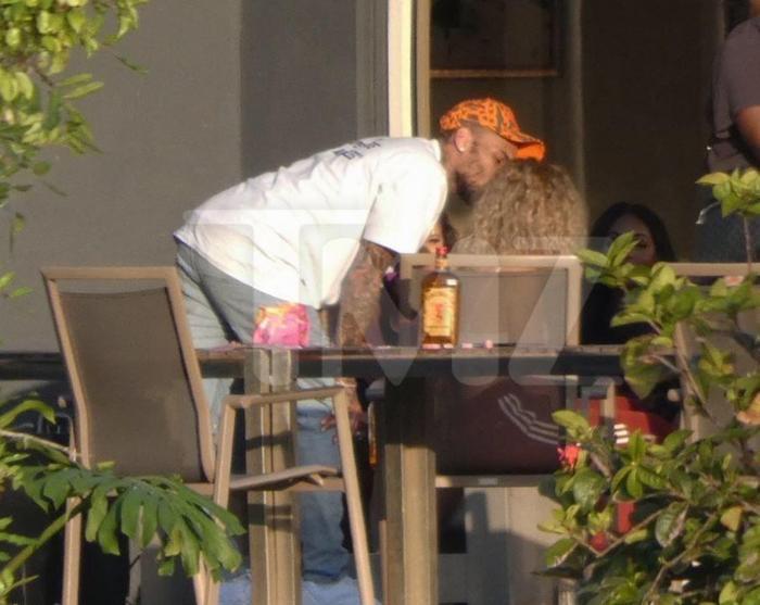 Chris Brown yine mi şiddet uyguladı