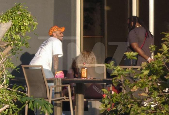Chris Brown yine mi şiddet uyguladı